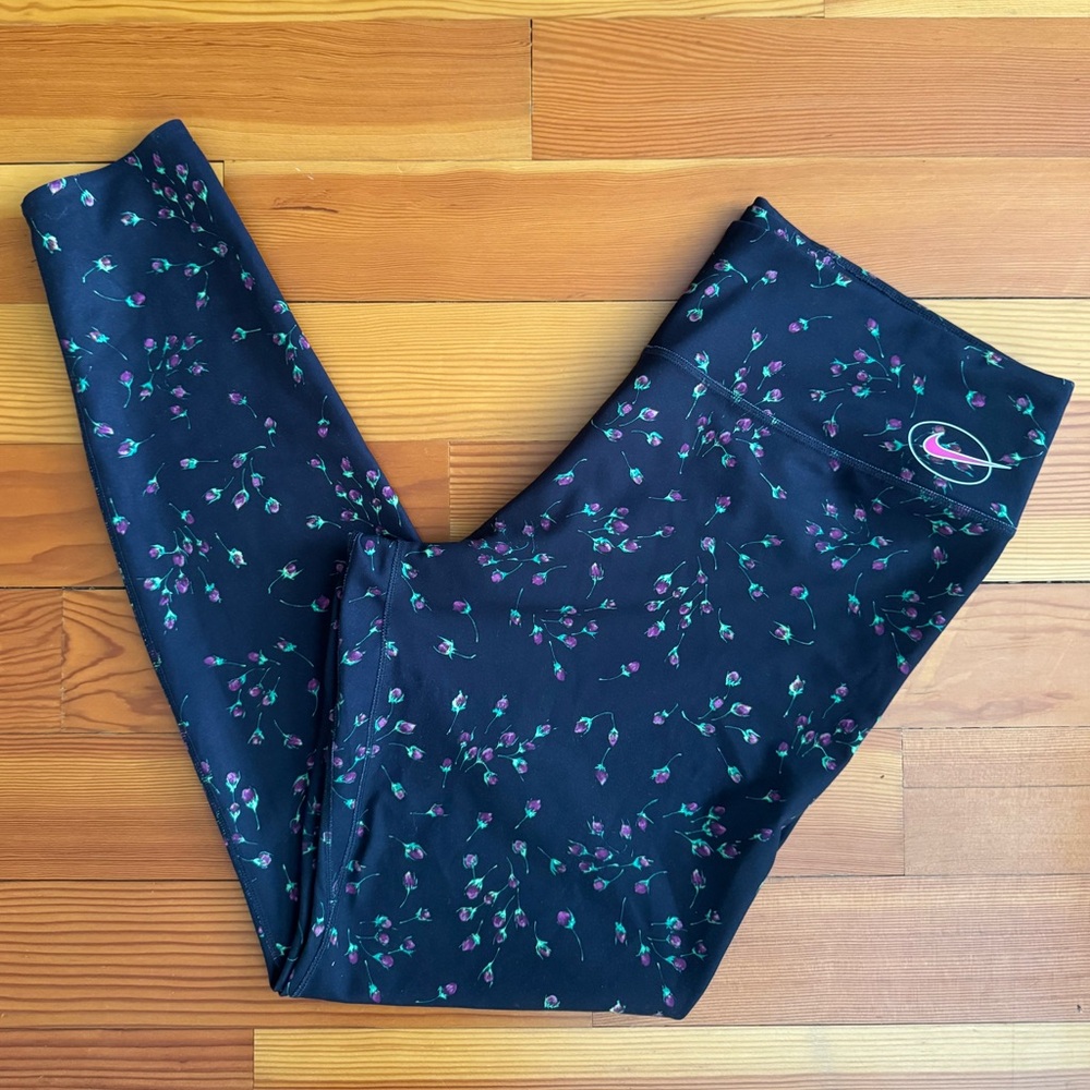 Nike Black Floral Print Women’s Leggings with Logo